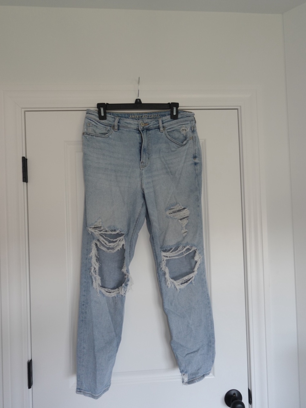American Eagle Outfitters Light Blue Distressed Boyfriend Jeans